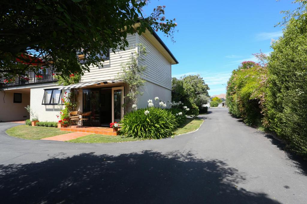 Outside view of Village Apartment in Havelock North